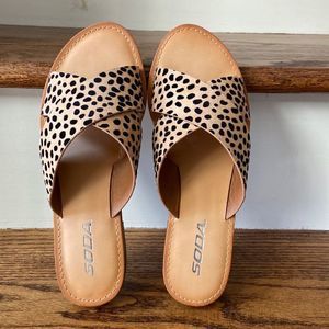 𝅺soda | Cheetah Criss Cross Slide Sandals Size 6